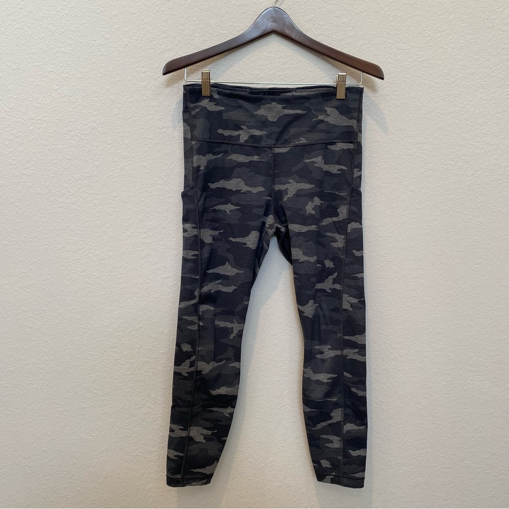Athleta Ultimate Camo 7/8 Tight Size M
